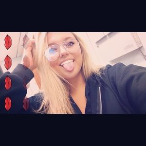 Meet your Posher, Brooke